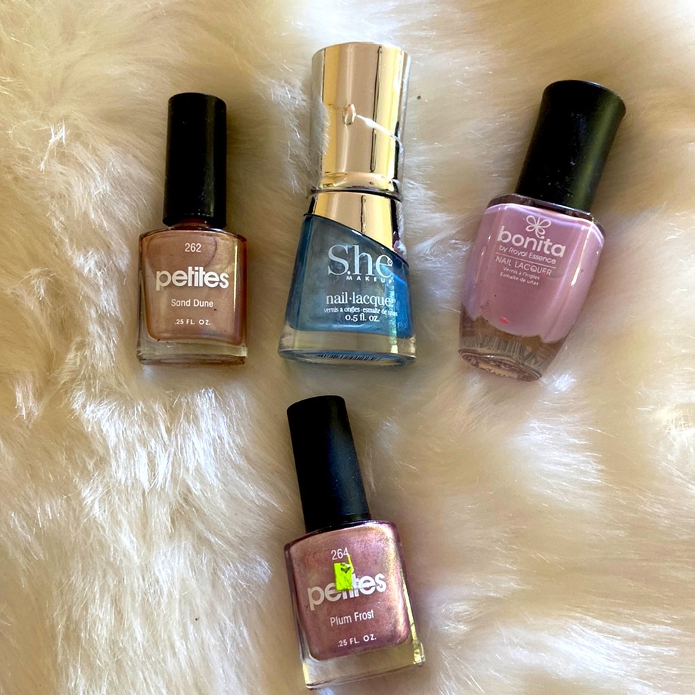 Set of 4 nail polishes